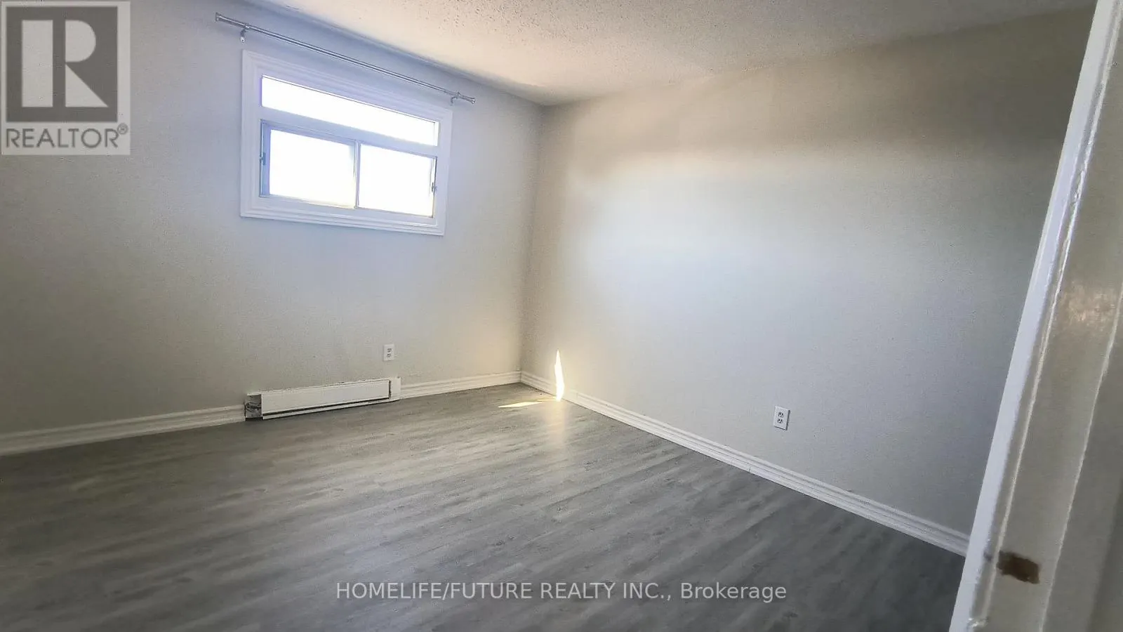 405 - 560 BLOOR STREET E