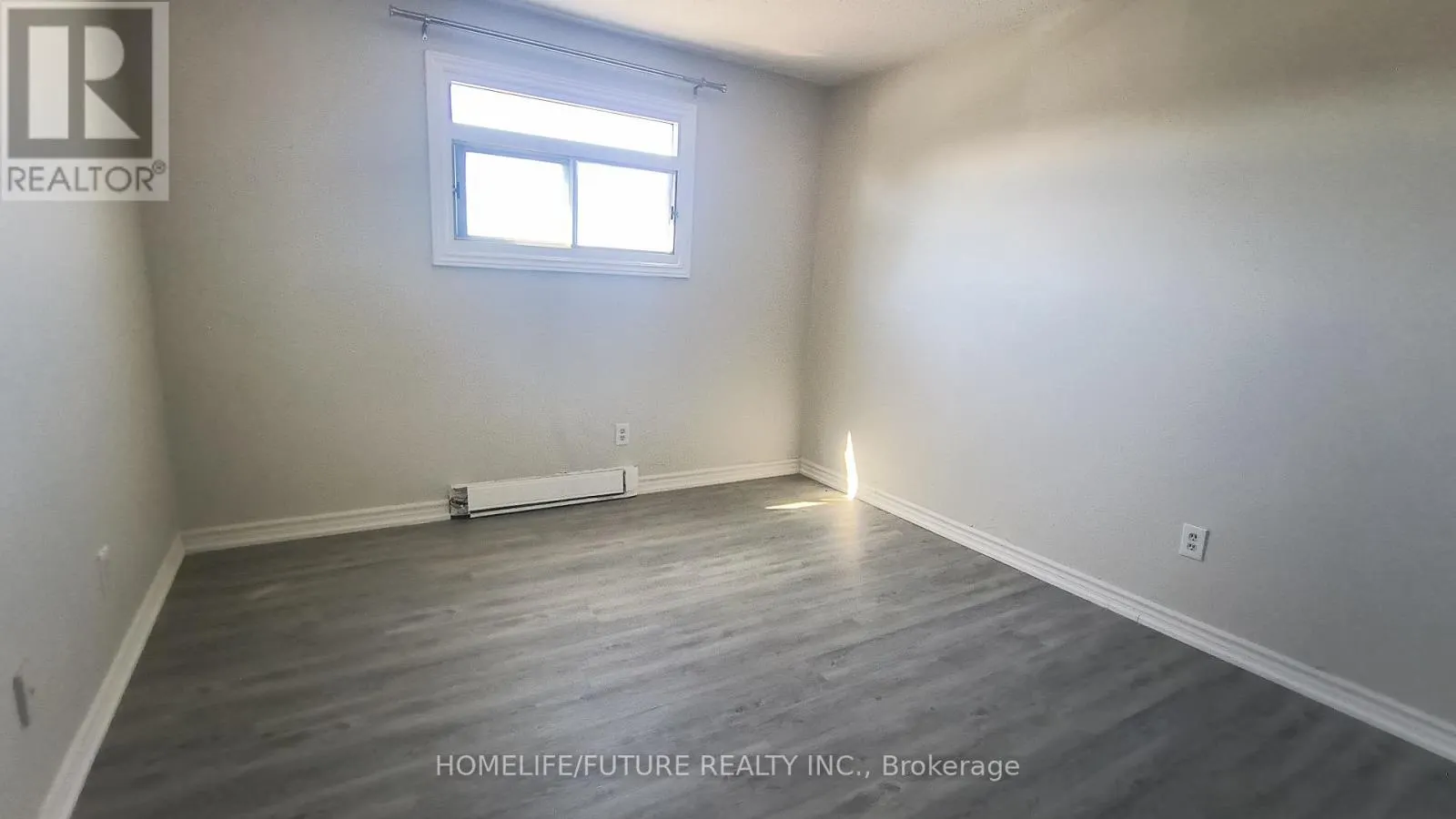 405 - 560 BLOOR STREET E