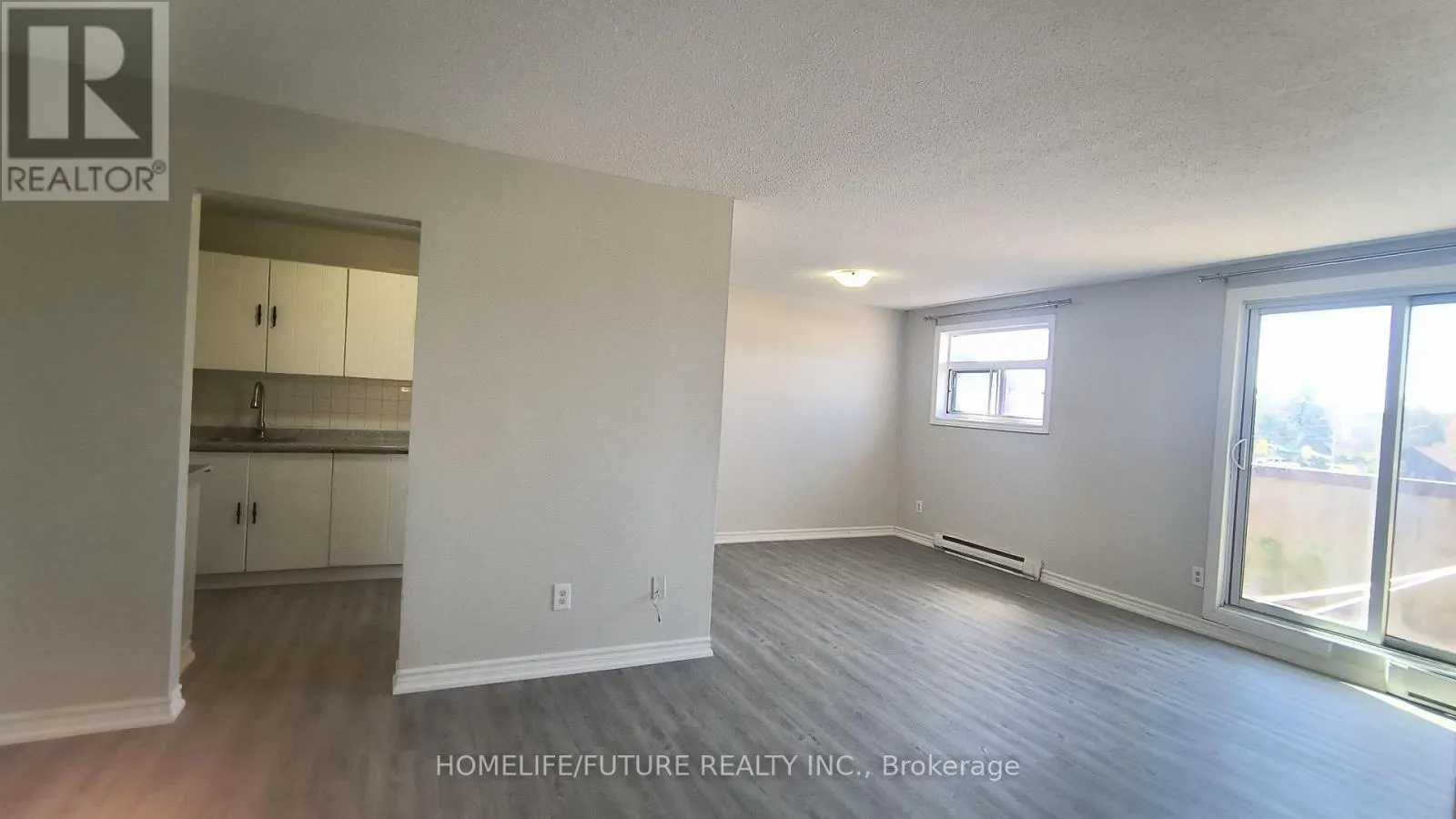 405 - 560 BLOOR STREET E