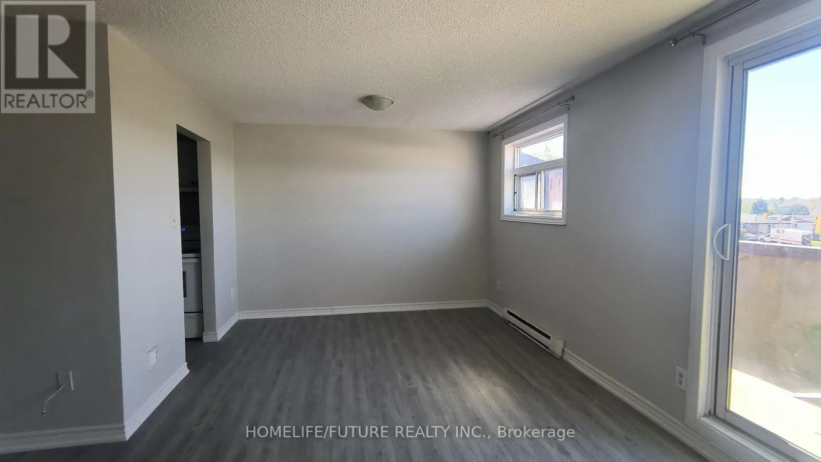 405 - 560 BLOOR STREET E