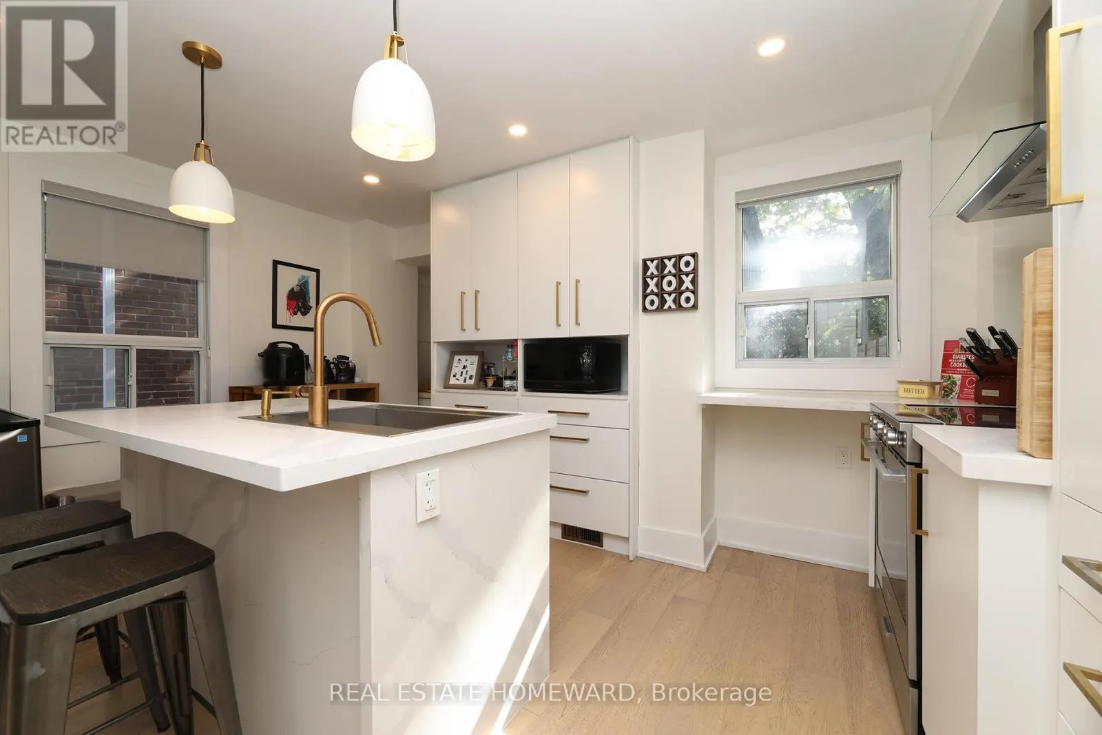 31 WOODROW AVENUE
