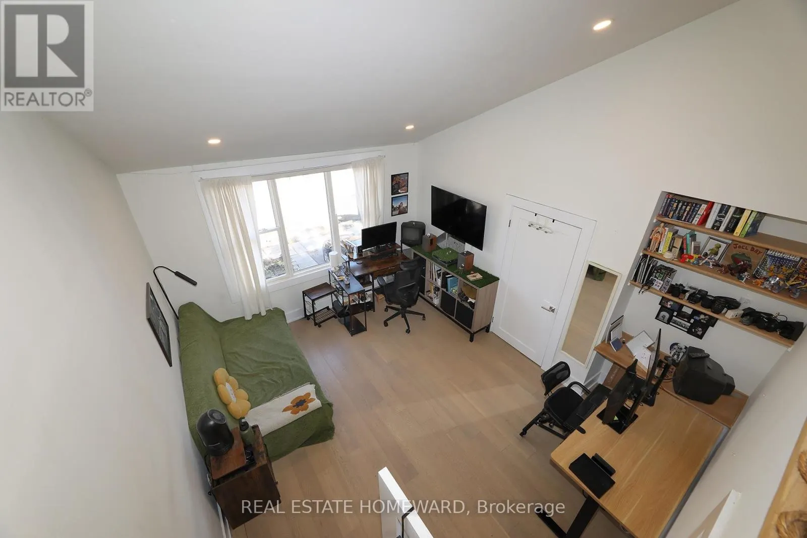31 WOODROW AVENUE