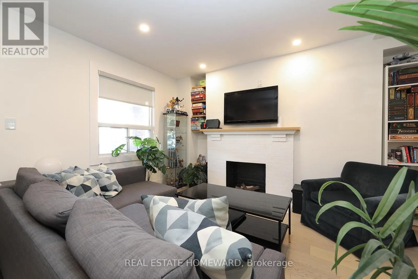 31 WOODROW AVENUE