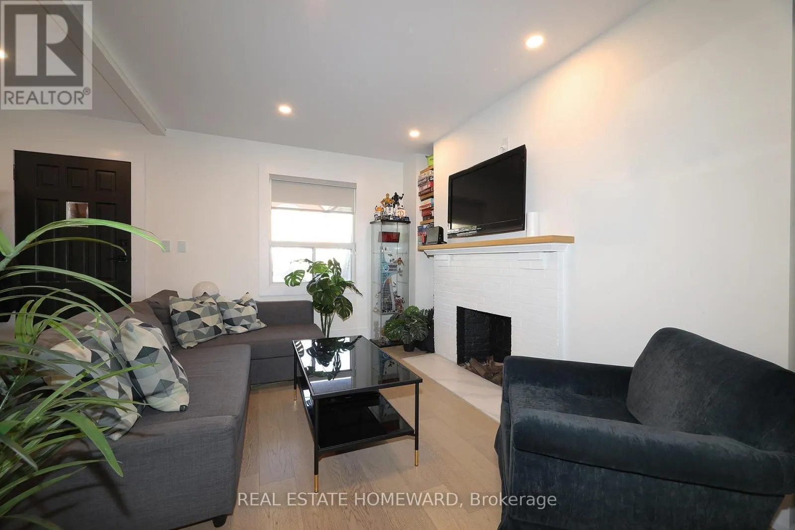 31 WOODROW AVENUE