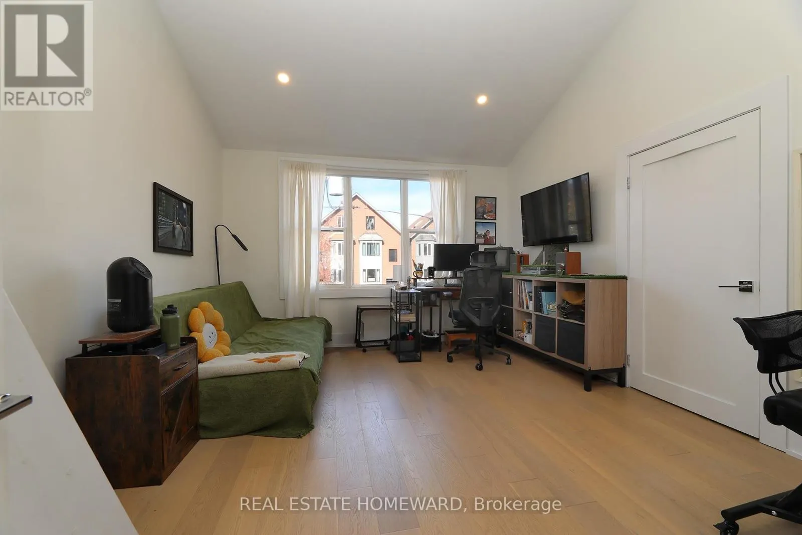 31 WOODROW AVENUE