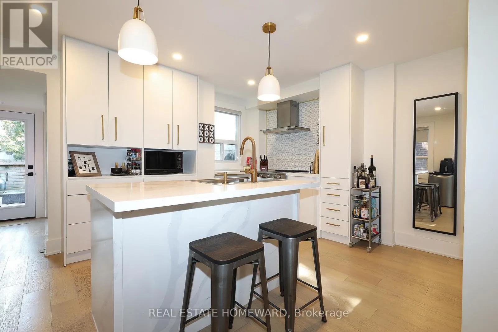 31 WOODROW AVENUE