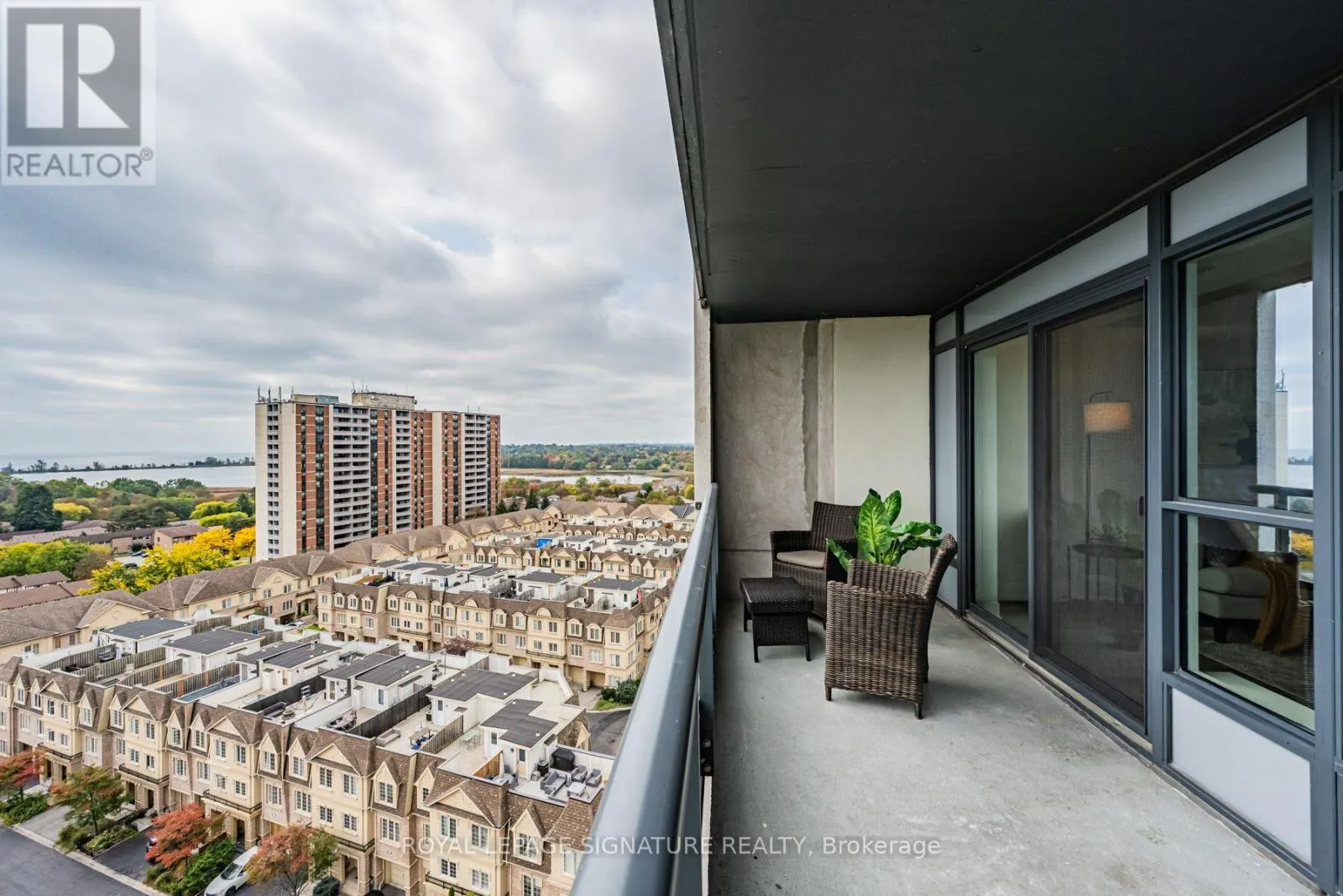 1206 - 1255 BAYLY STREET
