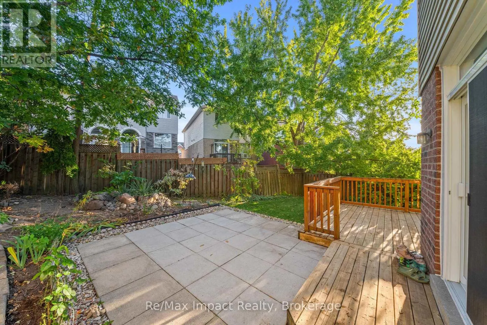 1049 TIMBERLAND CRESCENT