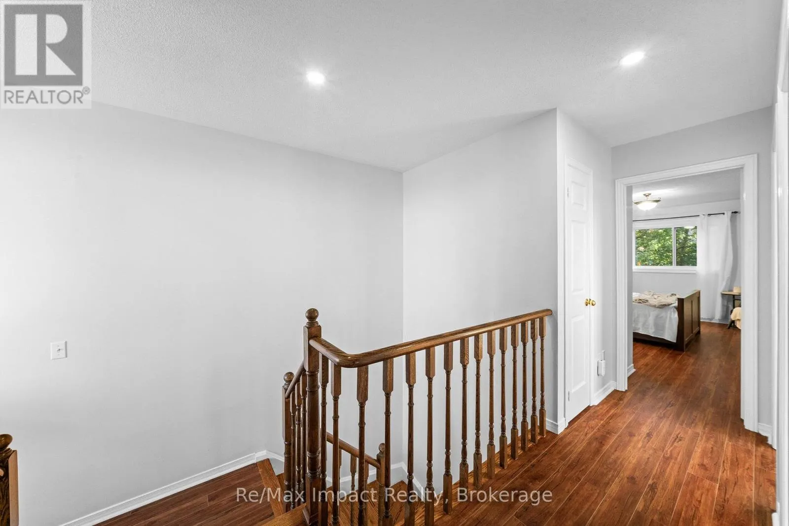 1049 TIMBERLAND CRESCENT