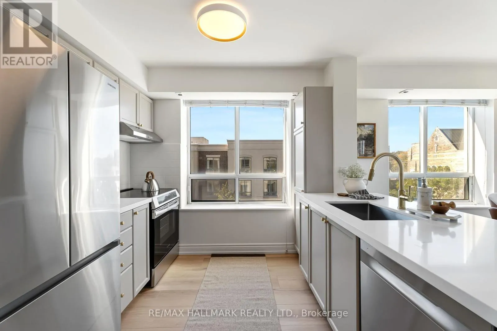 404 - 1797 QUEEN STREET E