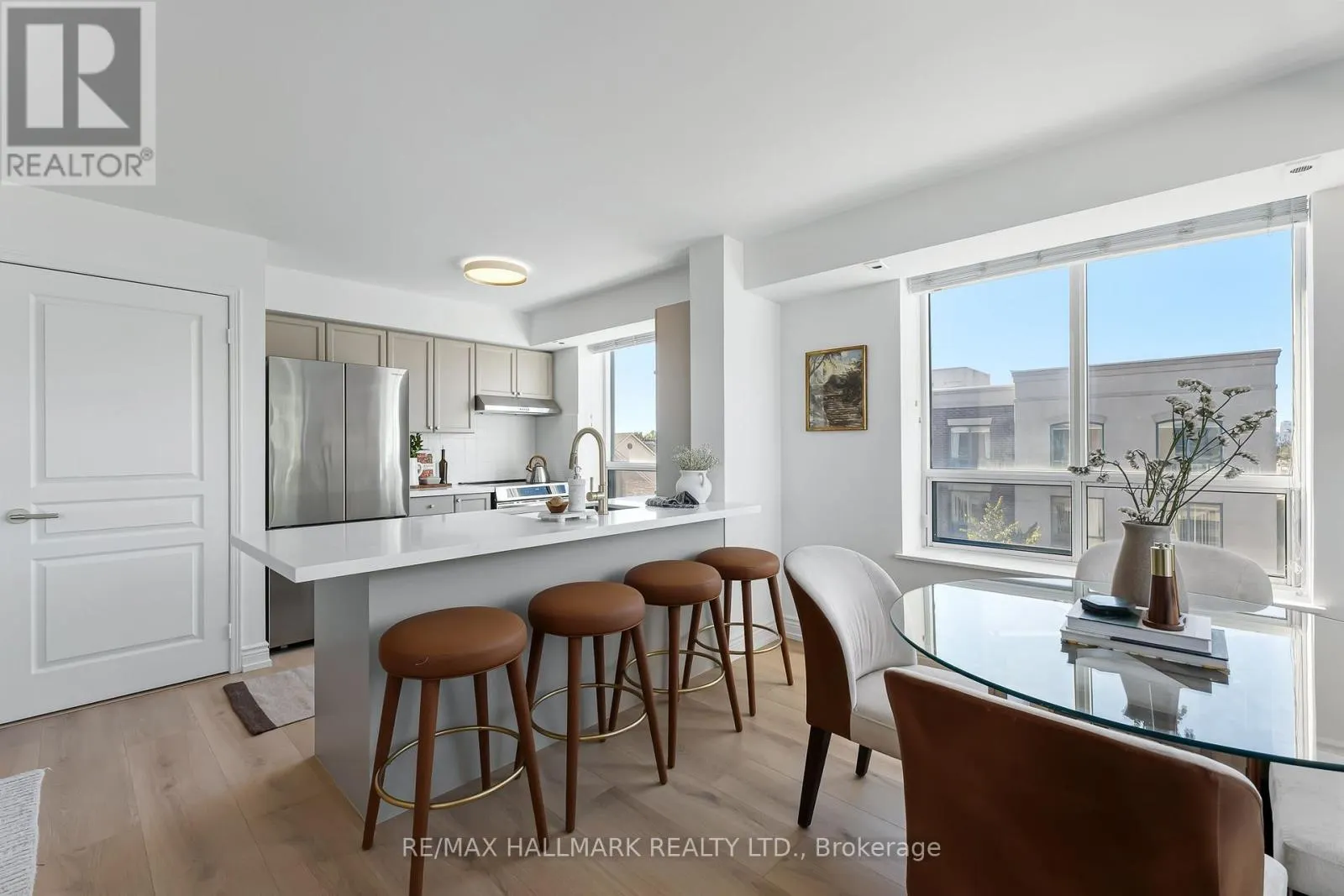 404 - 1797 QUEEN STREET E