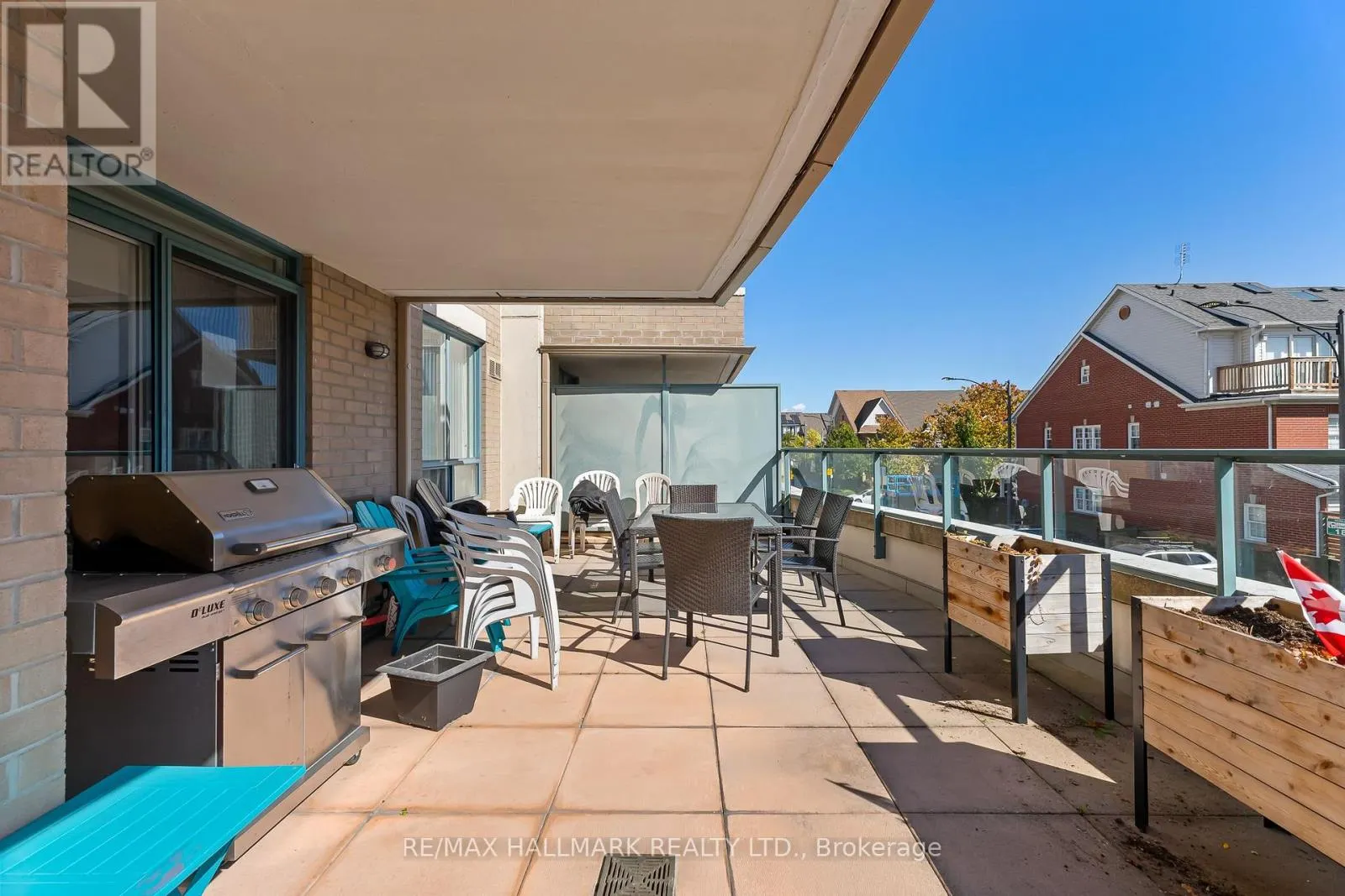 404 - 1797 QUEEN STREET E