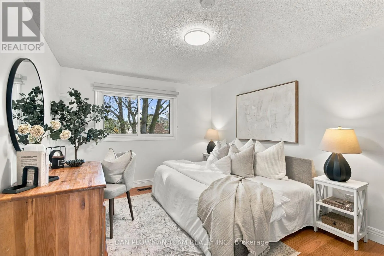 660 FOXWOOD TRAIL
