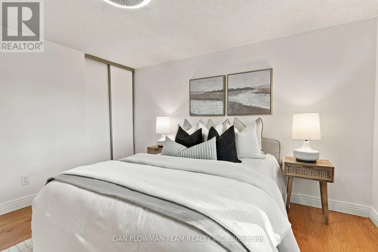 660 FOXWOOD TRAIL
