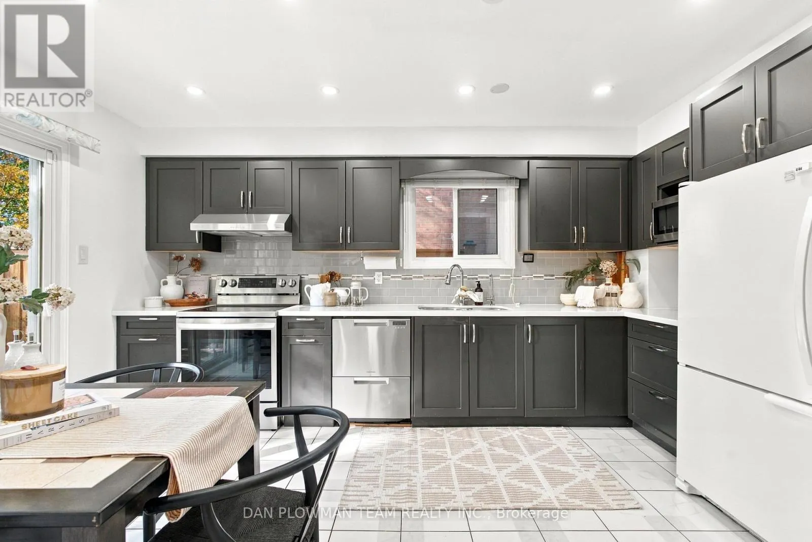660 FOXWOOD TRAIL