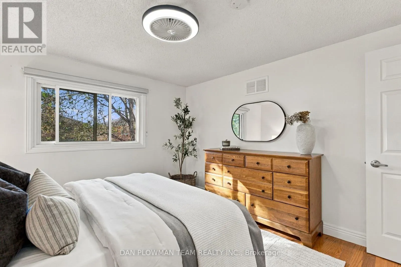 660 FOXWOOD TRAIL
