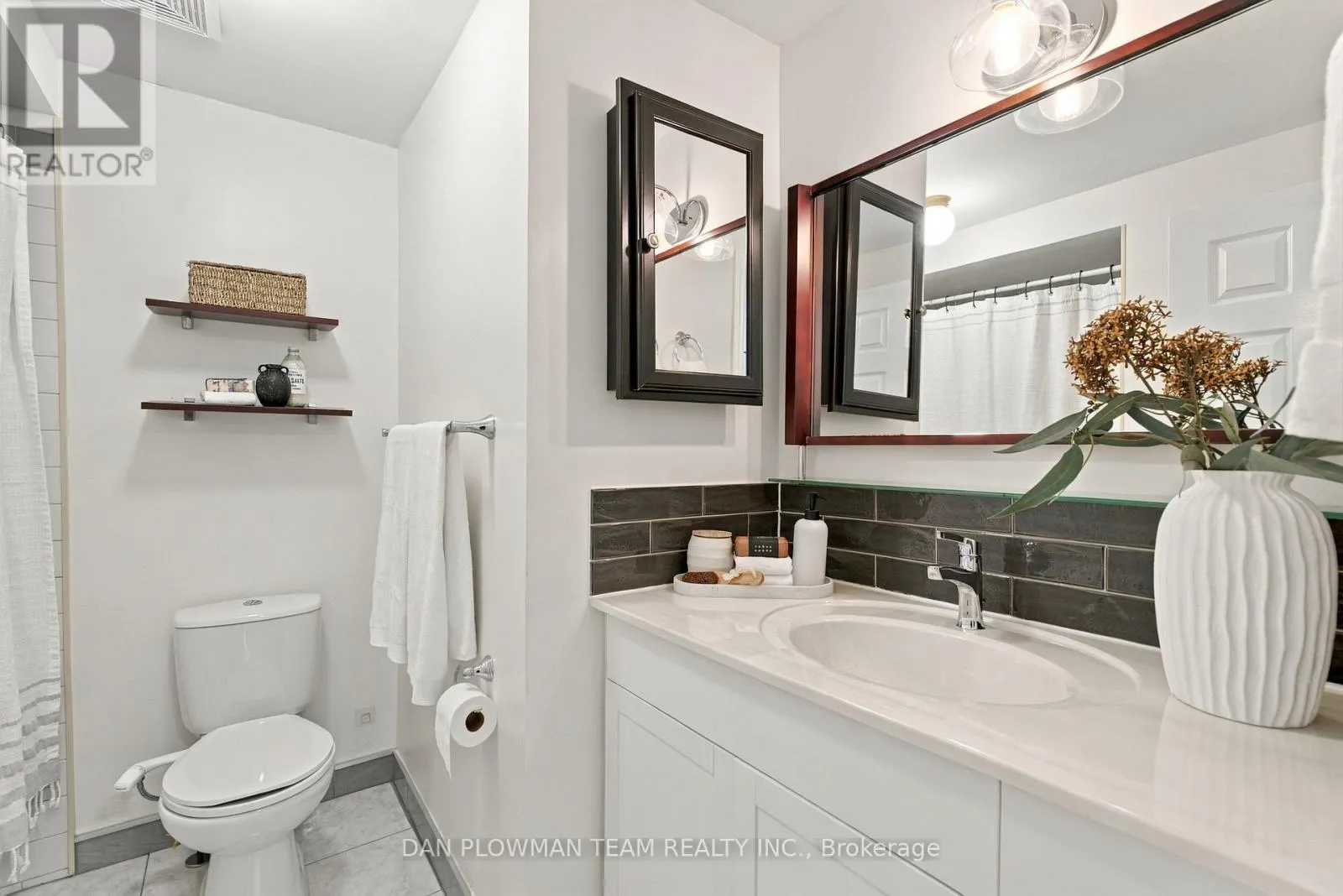 660 FOXWOOD TRAIL