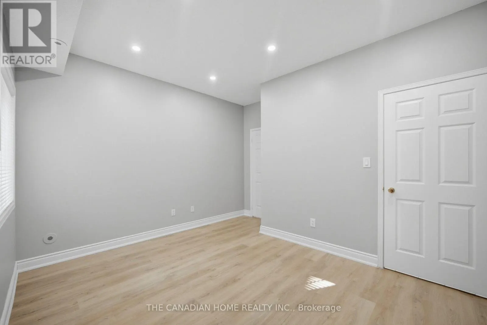 38 - 901 KENNEDY ROAD