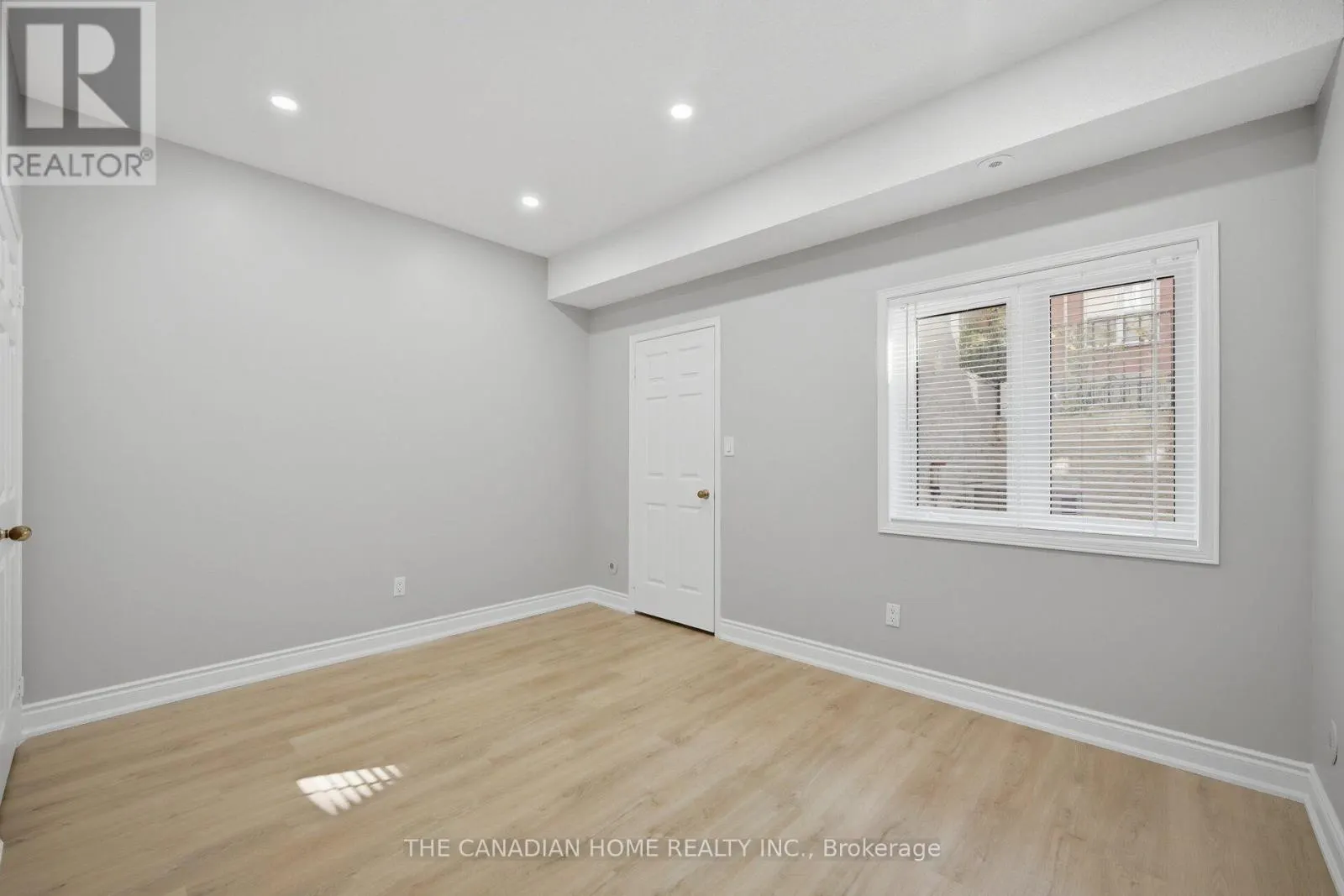 38 - 901 KENNEDY ROAD