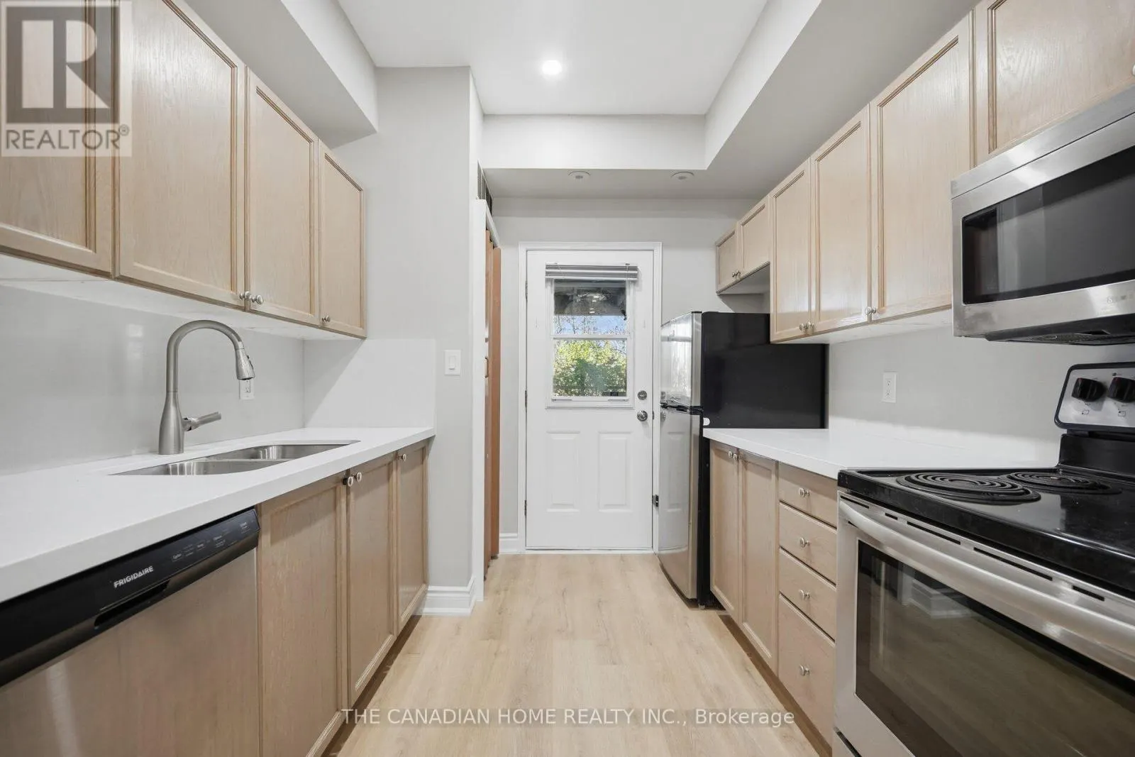 38 - 901 KENNEDY ROAD