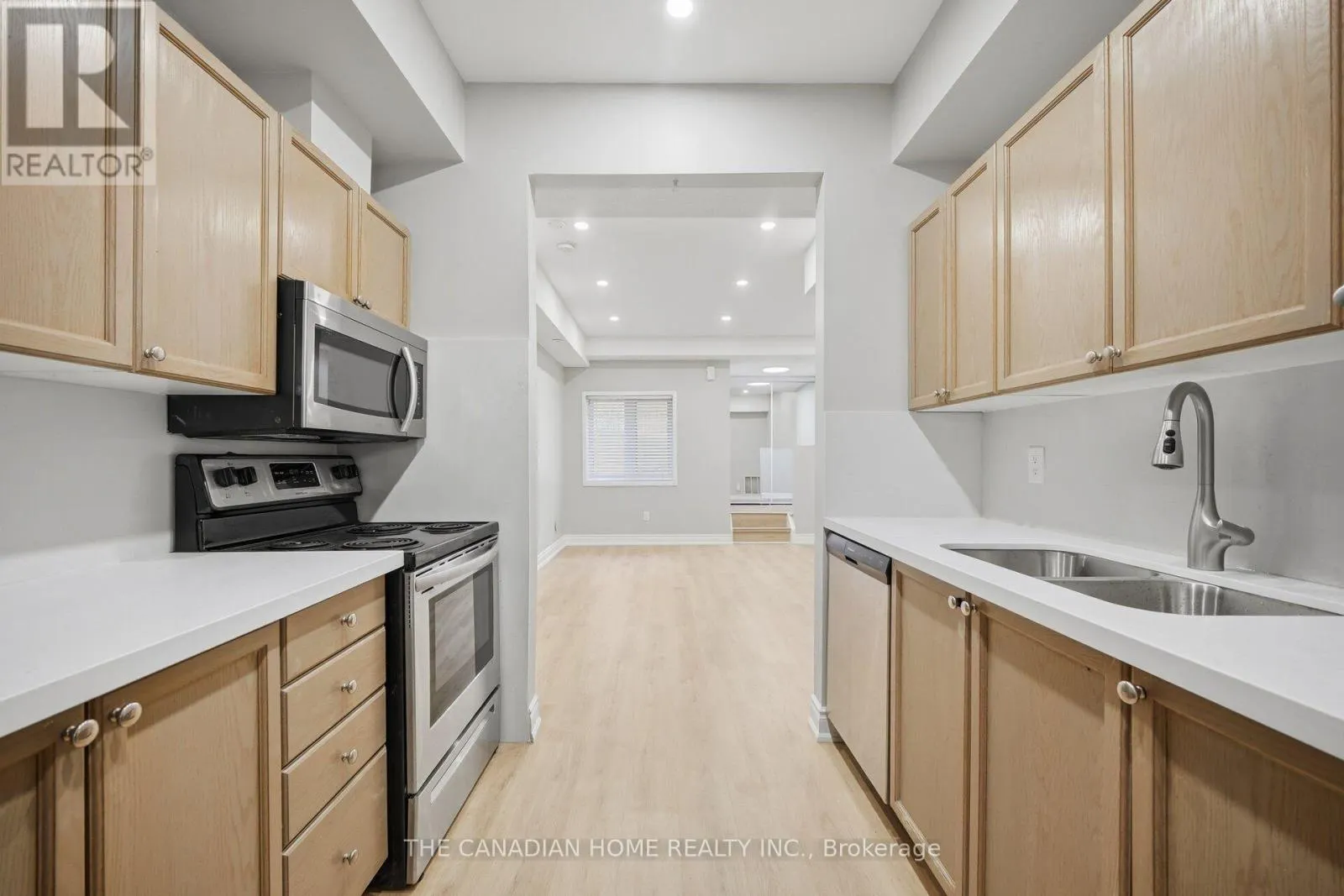 38 - 901 KENNEDY ROAD