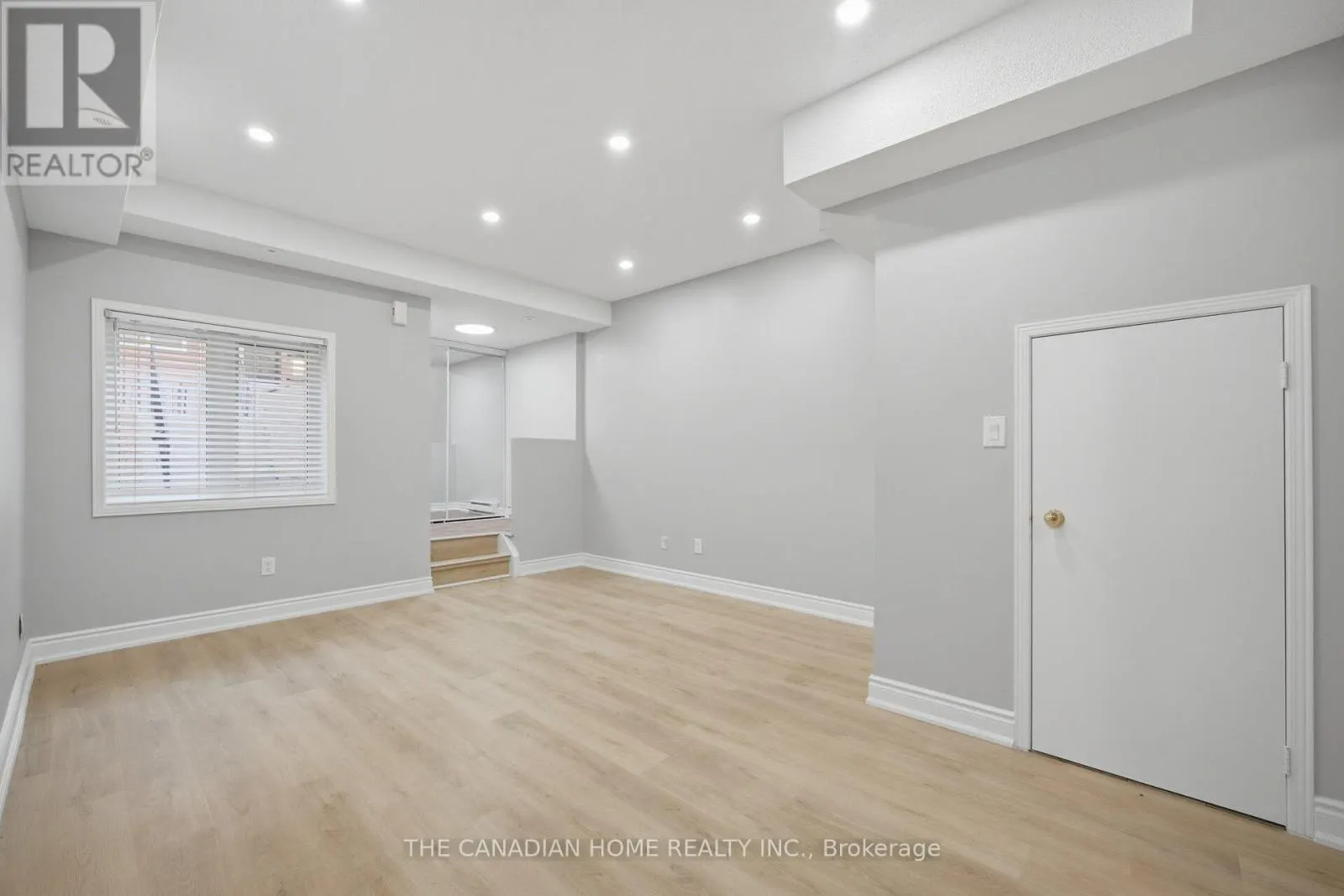 38 - 901 KENNEDY ROAD