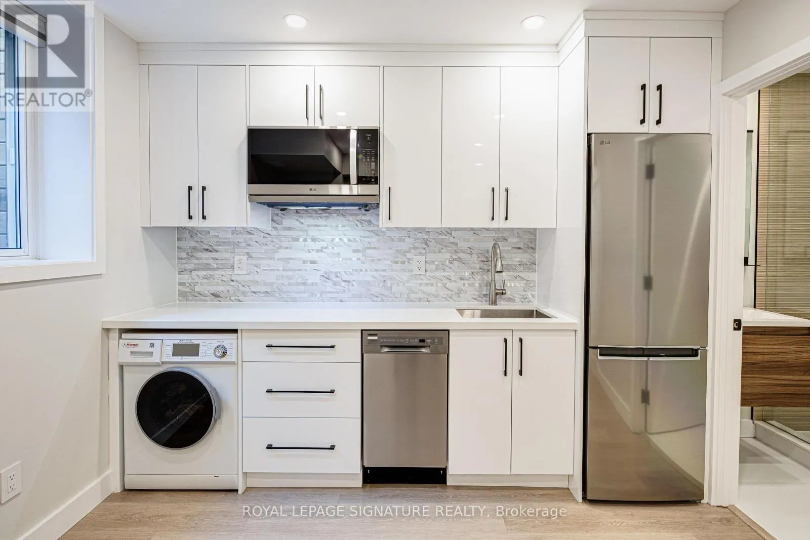 LOWER - 20 KEWBEACH AVENUE