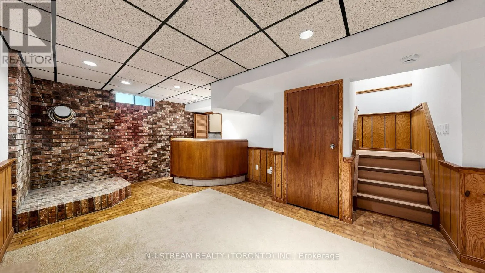 25 TREETOPS COURT