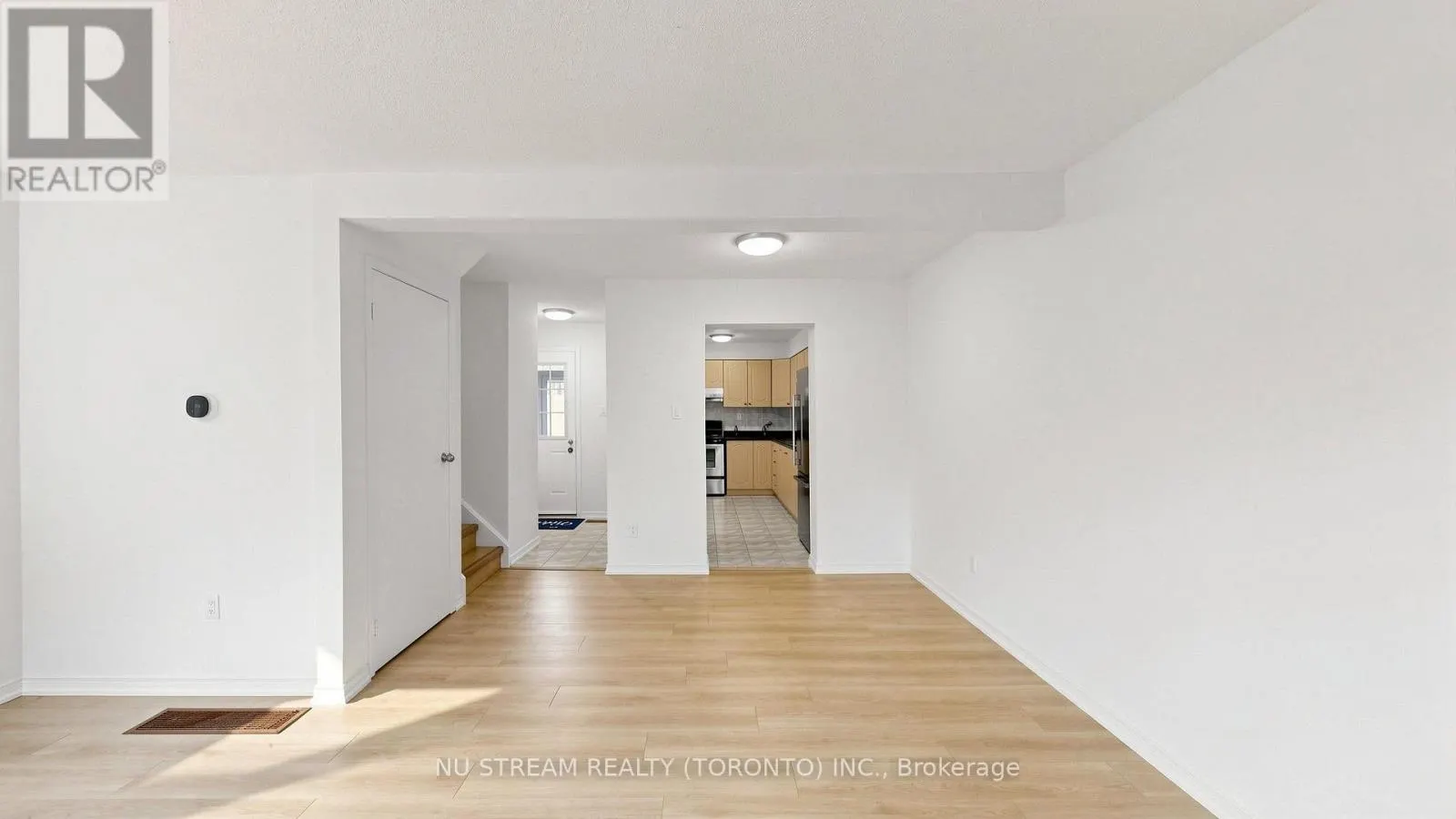 25 TREETOPS COURT