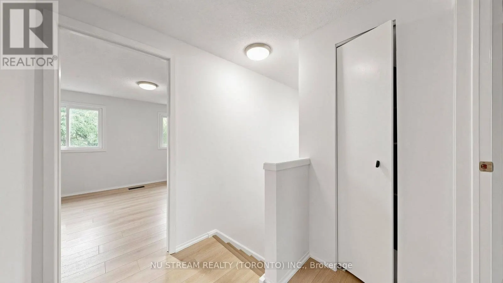 25 TREETOPS COURT