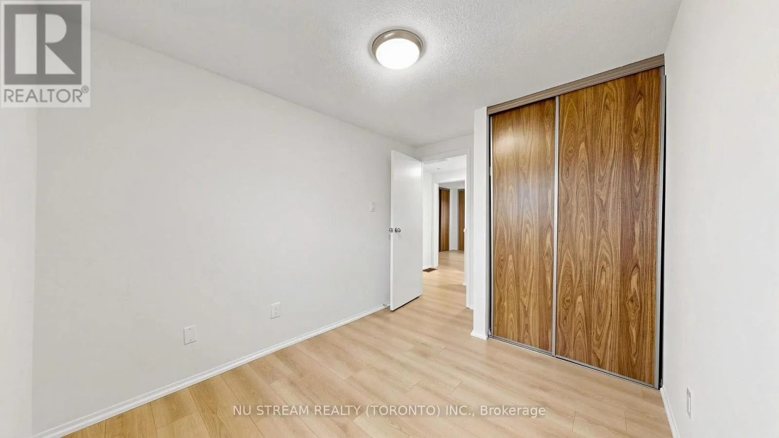 25 TREETOPS COURT
