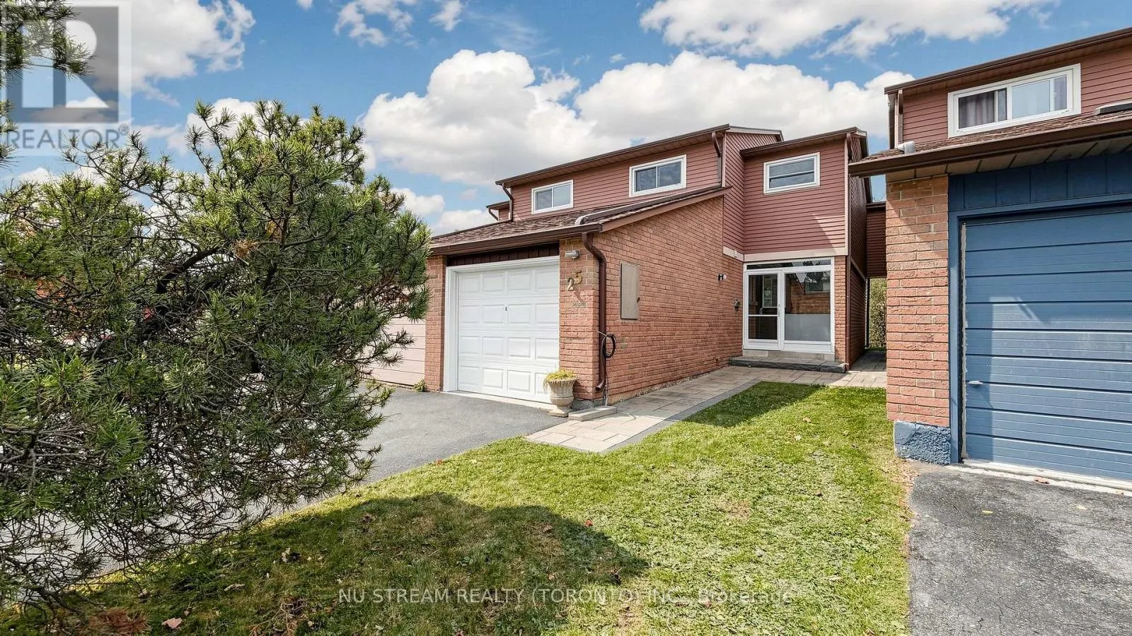 25 TREETOPS COURT