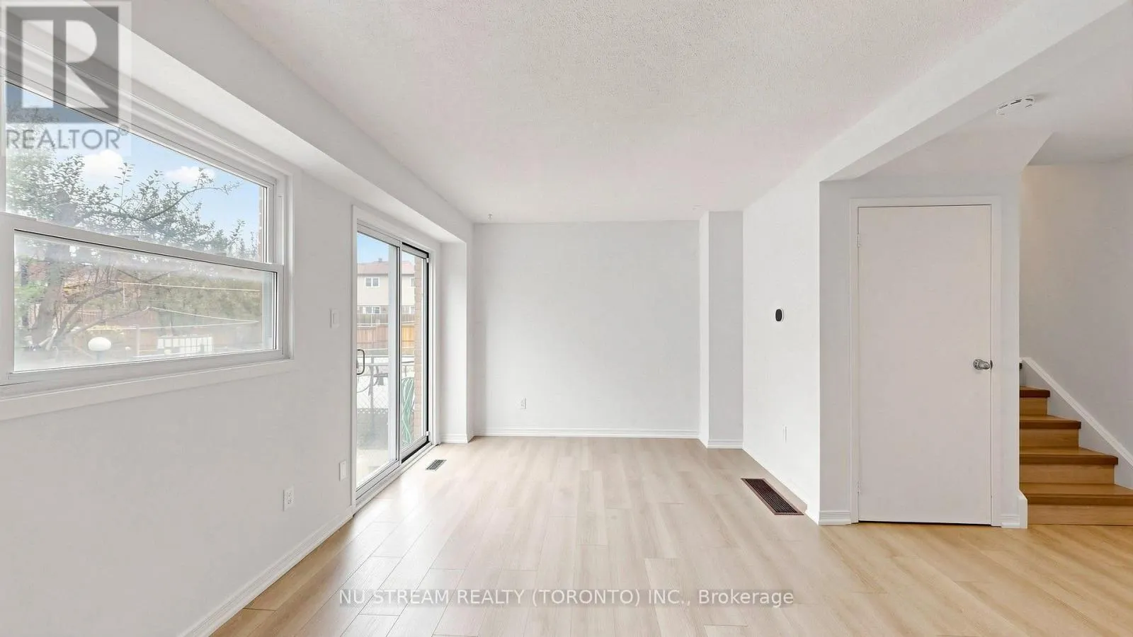 25 TREETOPS COURT