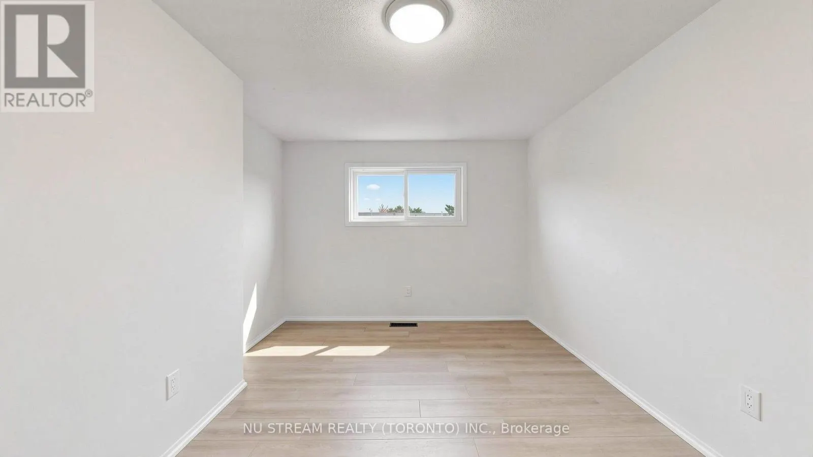 25 TREETOPS COURT