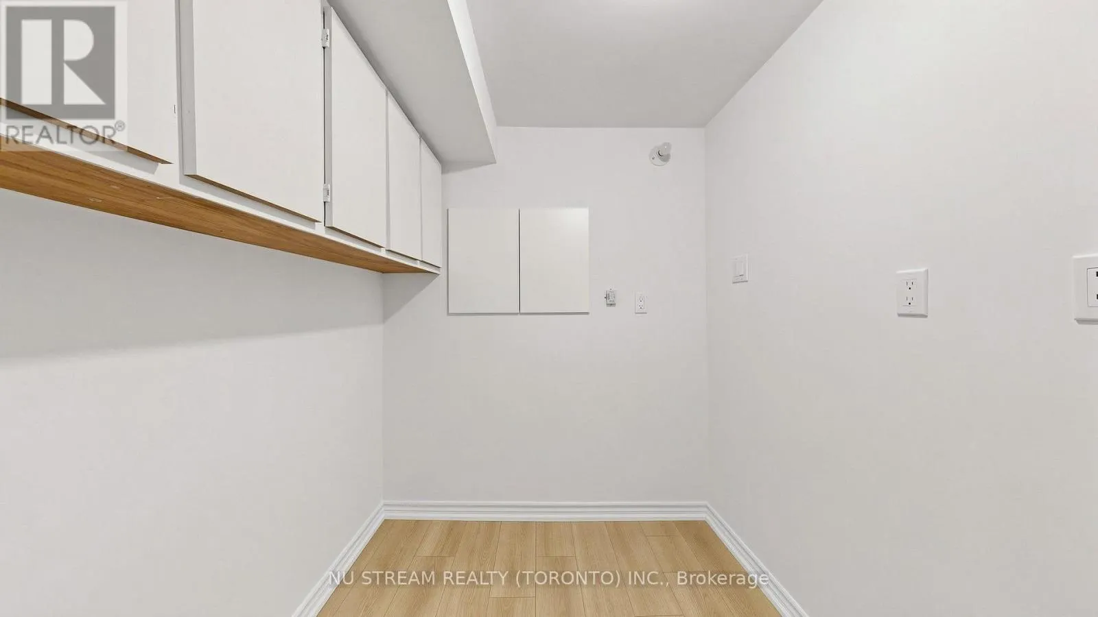 25 TREETOPS COURT