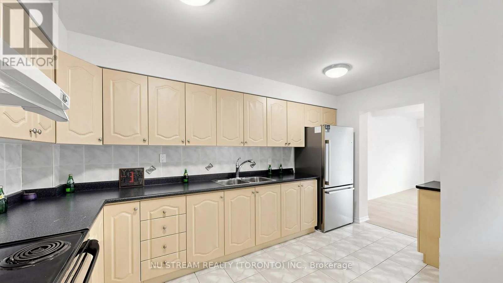 25 TREETOPS COURT