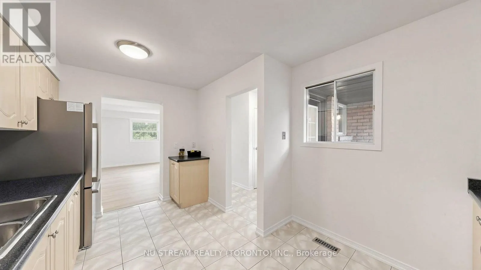 25 TREETOPS COURT