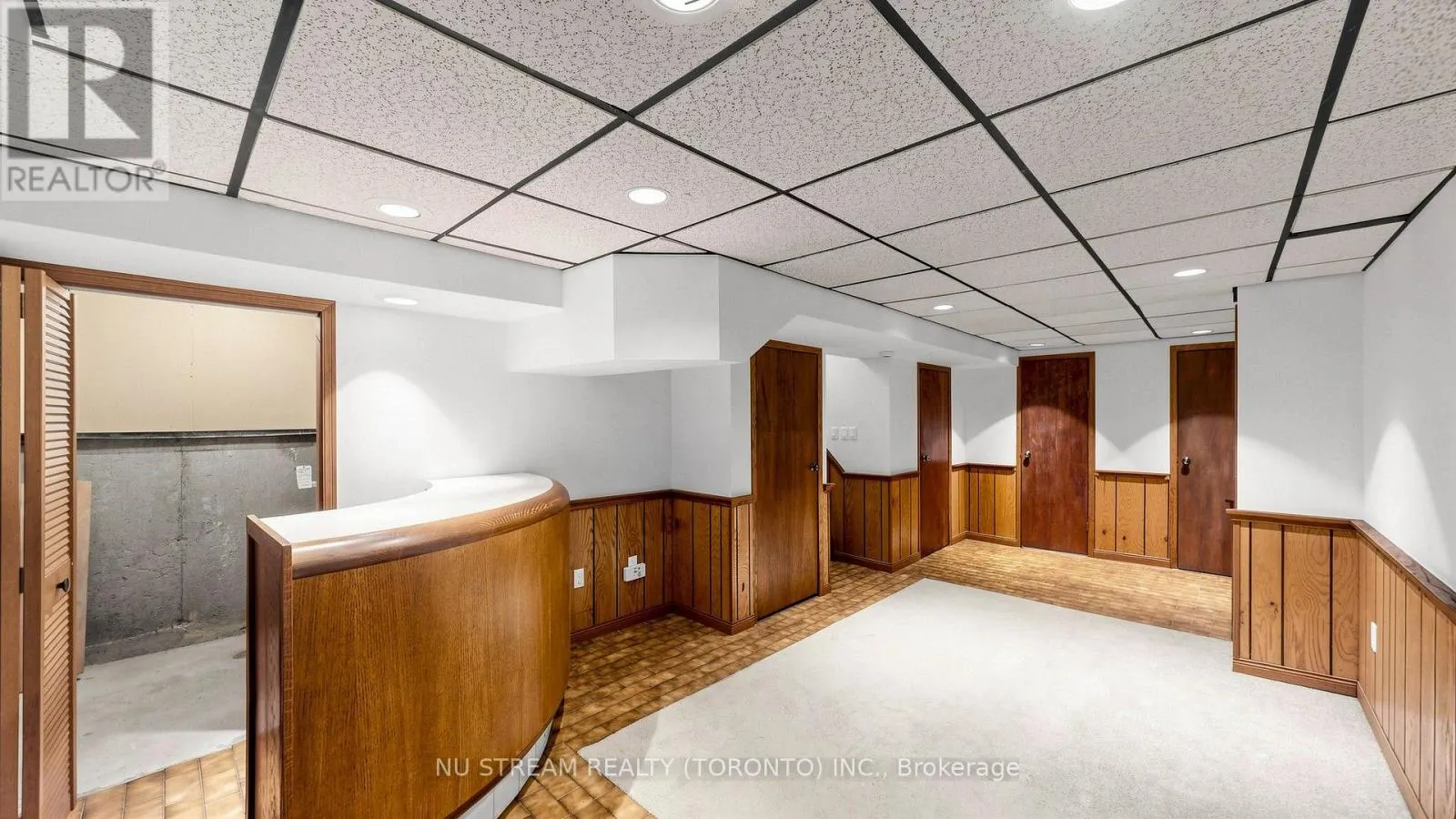 25 TREETOPS COURT