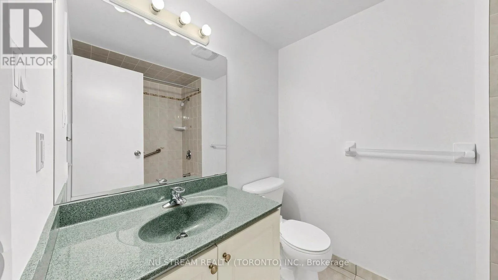 25 TREETOPS COURT