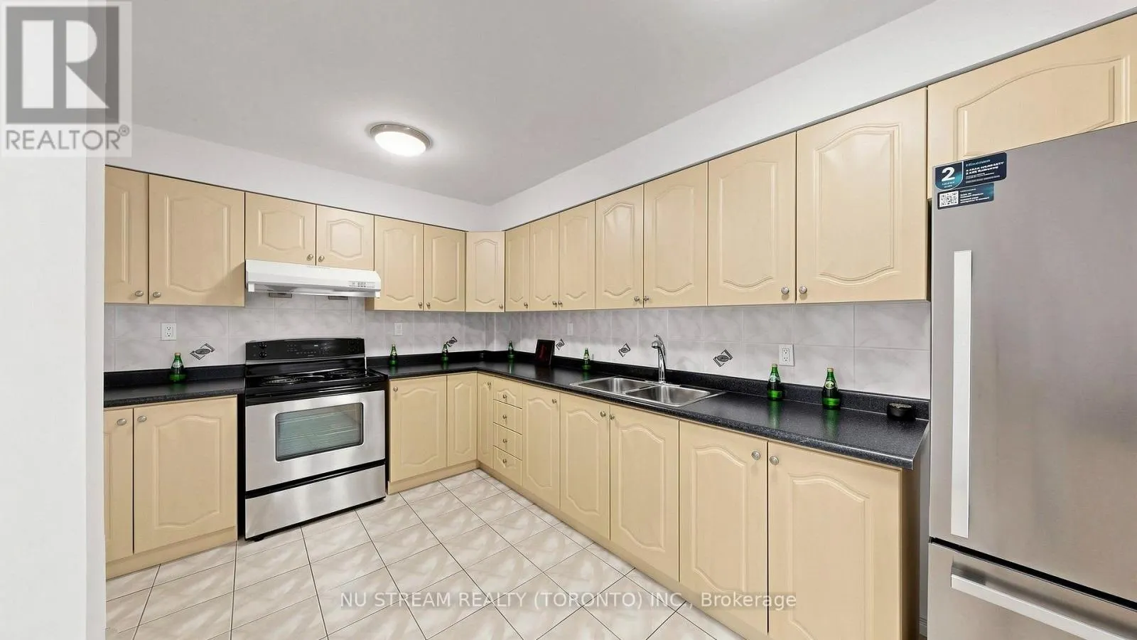 25 TREETOPS COURT