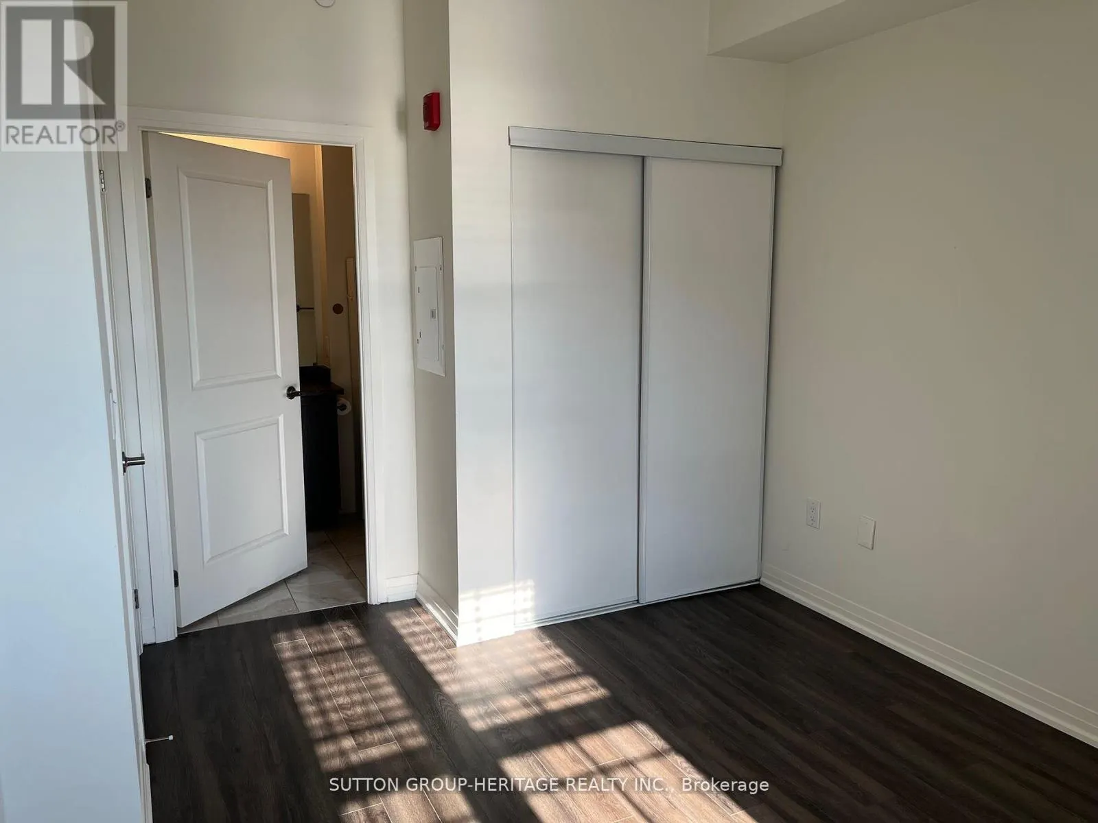 301 - 70 SHIPWAY AVENUE W