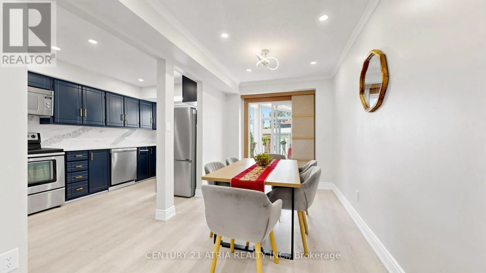 982 RENFREW COURT