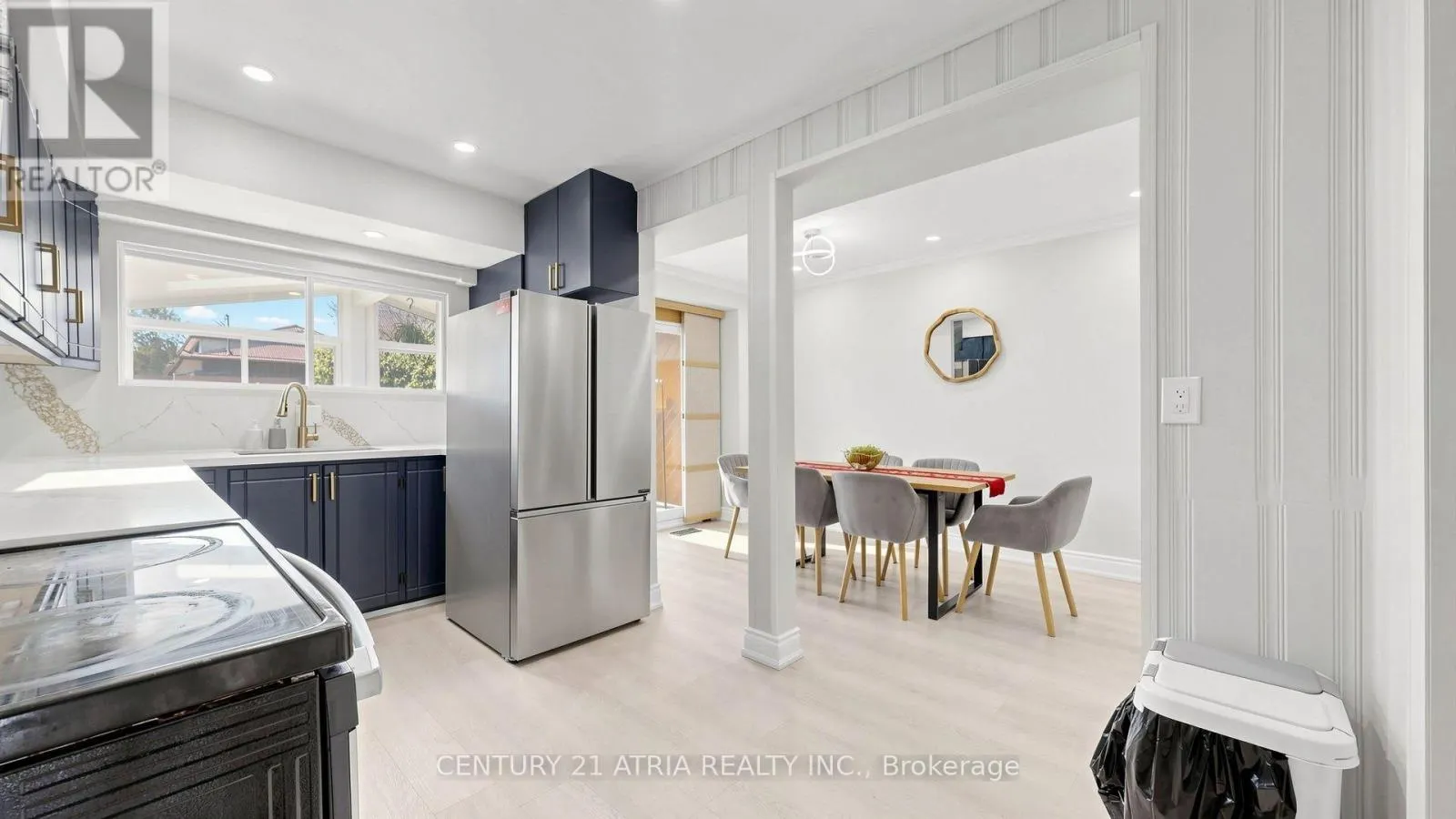 982 RENFREW COURT