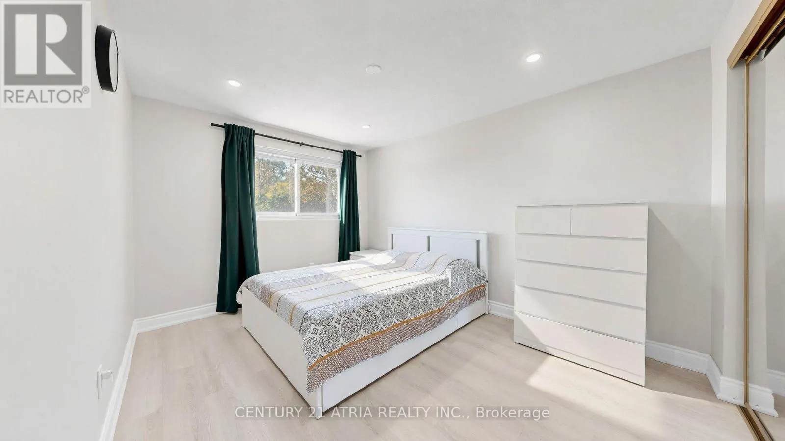982 RENFREW COURT