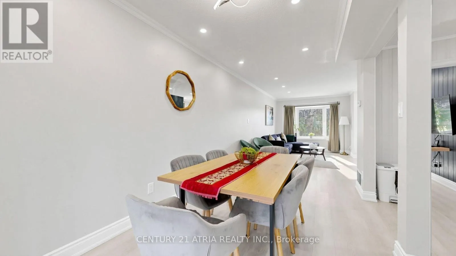982 RENFREW COURT