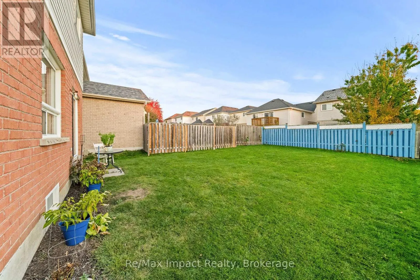527 FALCONRIDGE DRIVE