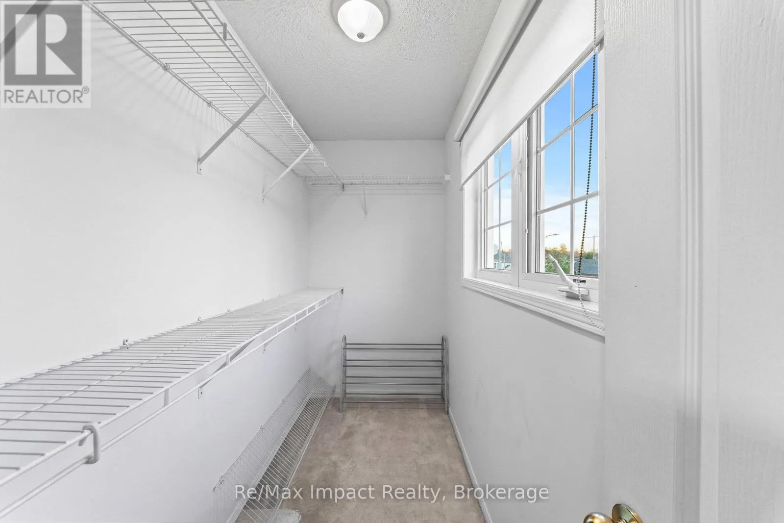 527 FALCONRIDGE DRIVE
