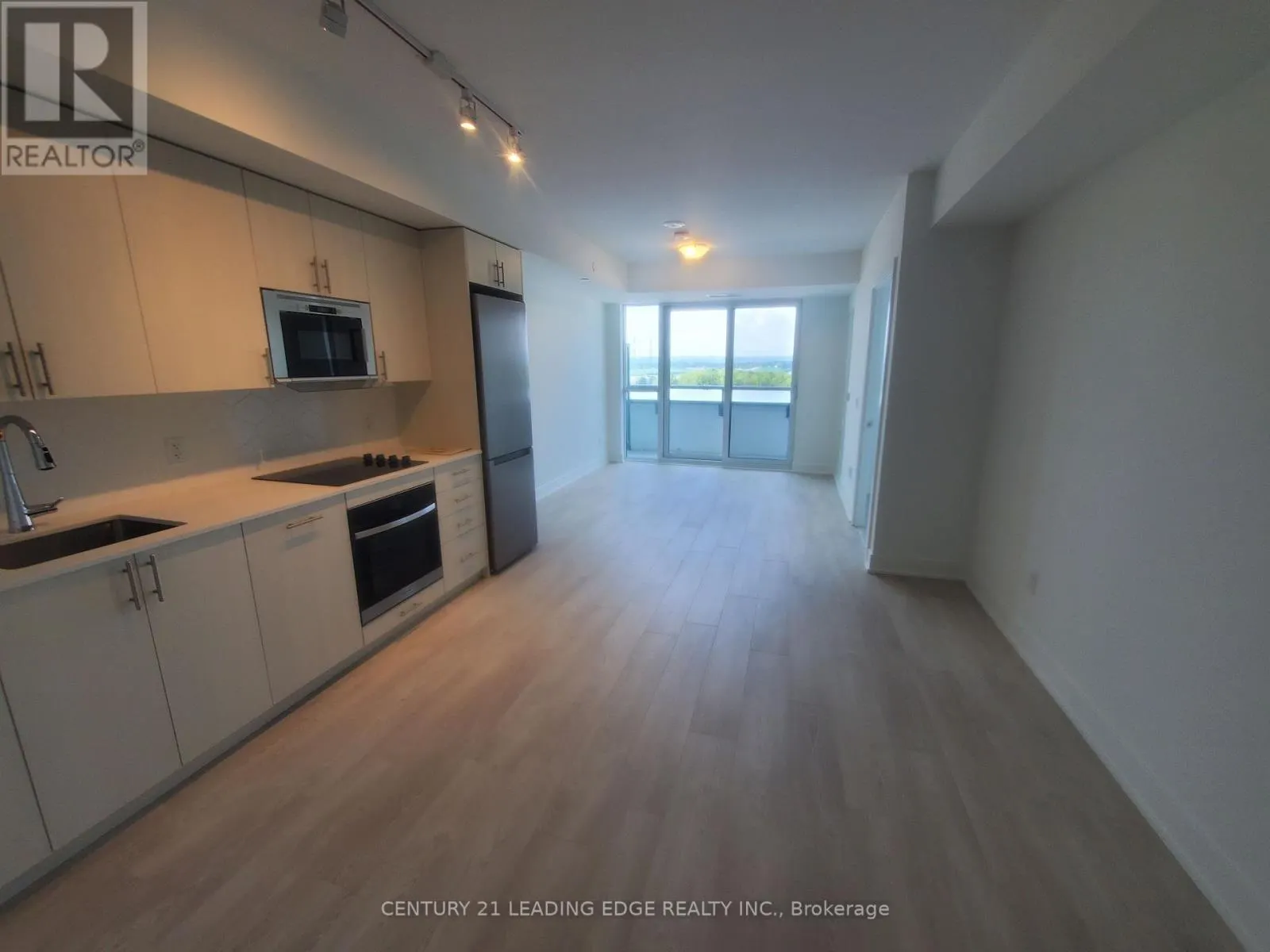 1236 - 2545 SIMCOE STREET