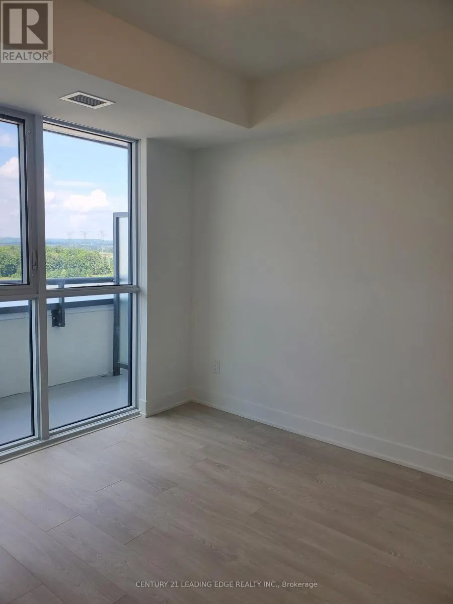 1236 - 2545 SIMCOE STREET
