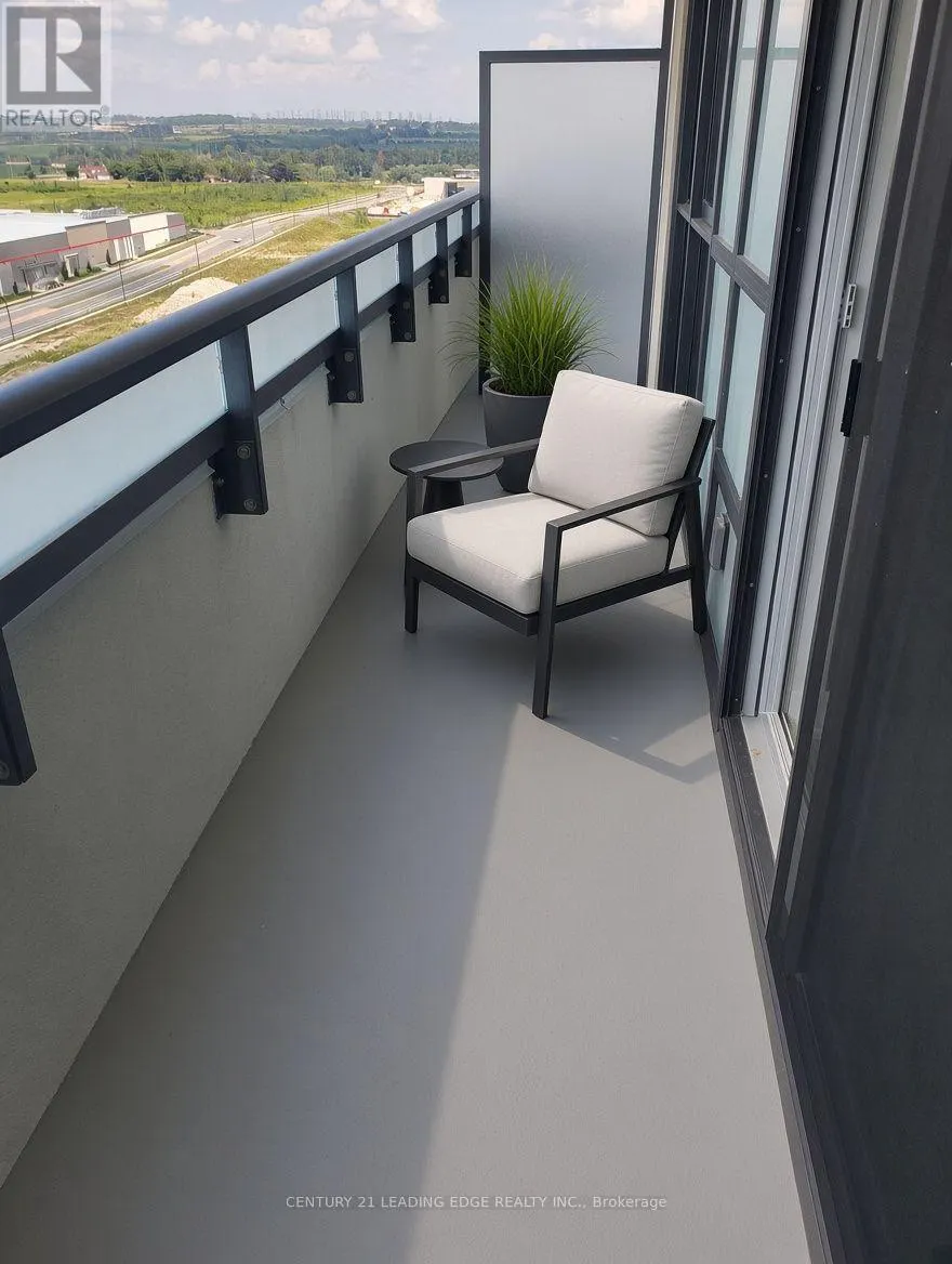 1236 - 2545 SIMCOE STREET